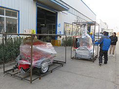 福瑞得機械1臺灌縫機，1臺移動燈車，一臺馬路吹風(fēng)機打包裝柜出口新加坡
